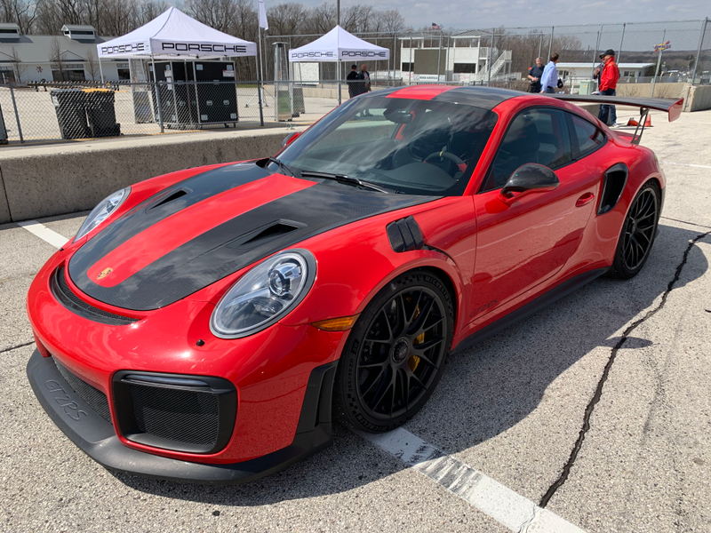 Illustration for article titled How the Extreme Porsche 911 GT3 RS Compares to the Even Faster Porsche 911 GT2 RS